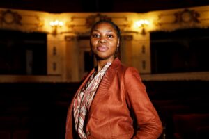 Mezzosoprano gabonesa estrena Carmen en el Teatro Municipal de Santiago