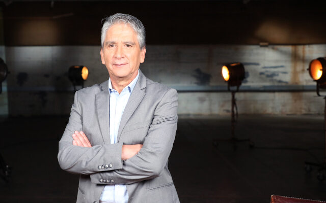 Emilio Sutherland regresa a la conducción con «Grandes Reportajes del 13»