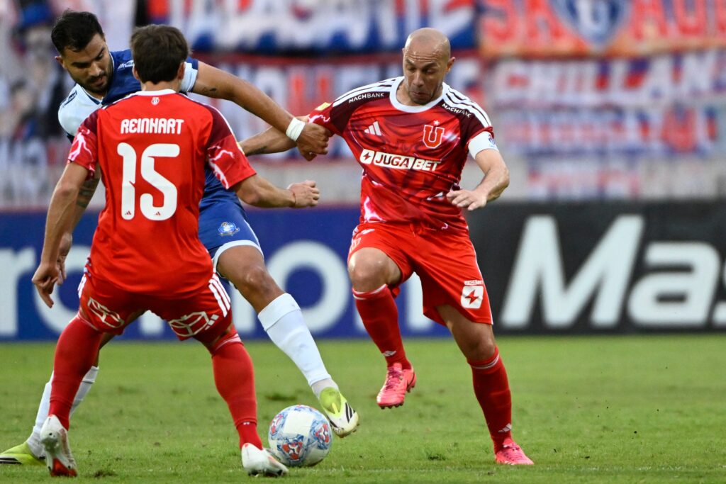 La U choca con el muro de Cisternas y Antofagasta golpea primero en los cuartos