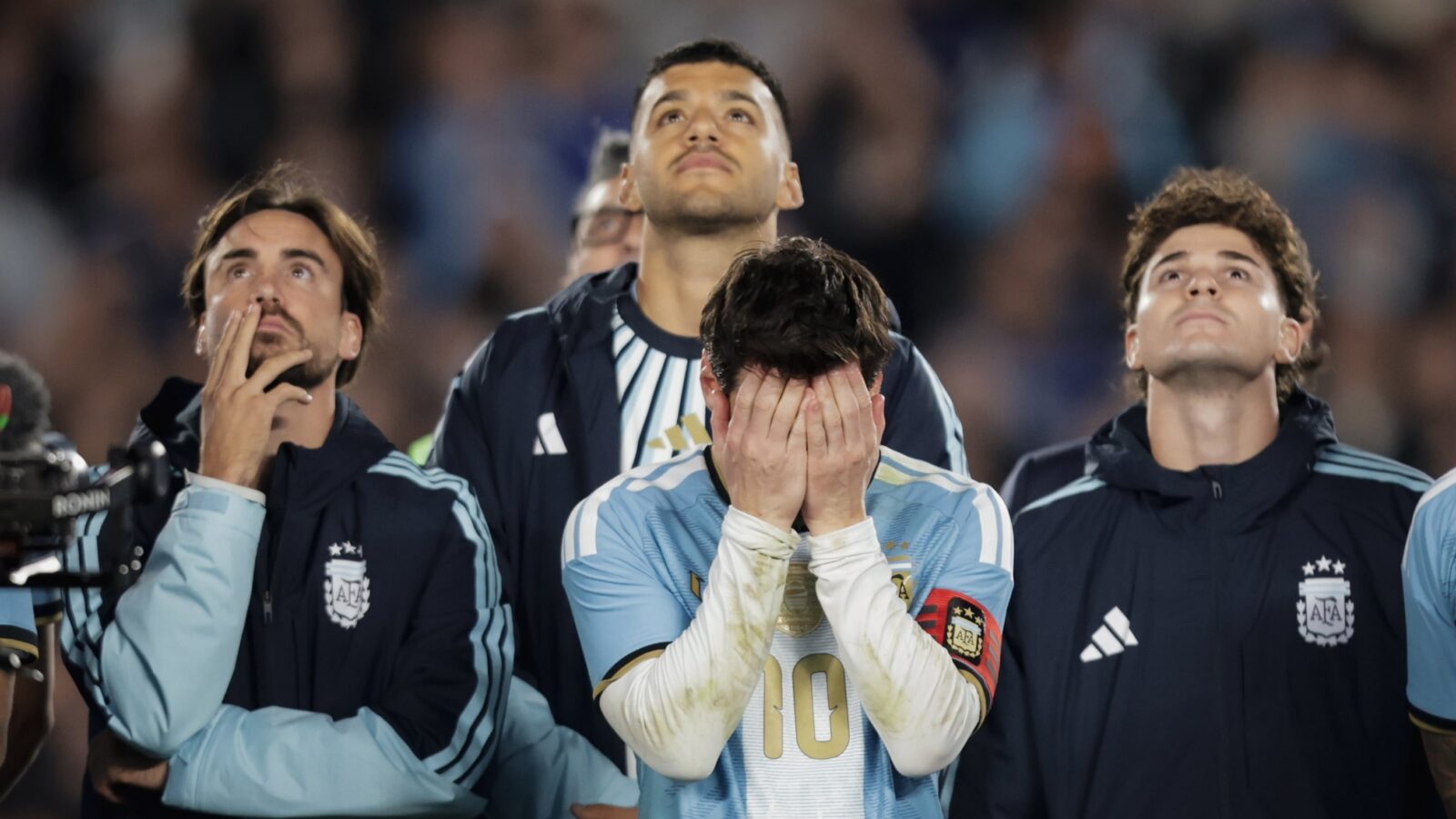 Messi dijo adiós a la Selección con gol, un chileno en el arbitraje y un 'qué pelotudo' viral