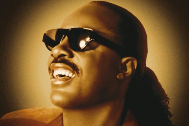Stevie Wonder y el Grammy que llegó entre fallas técnicas desde Nigeria