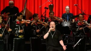 Mike Patton conmovió en Bellas Artes con un clásico de Juan Gabriel