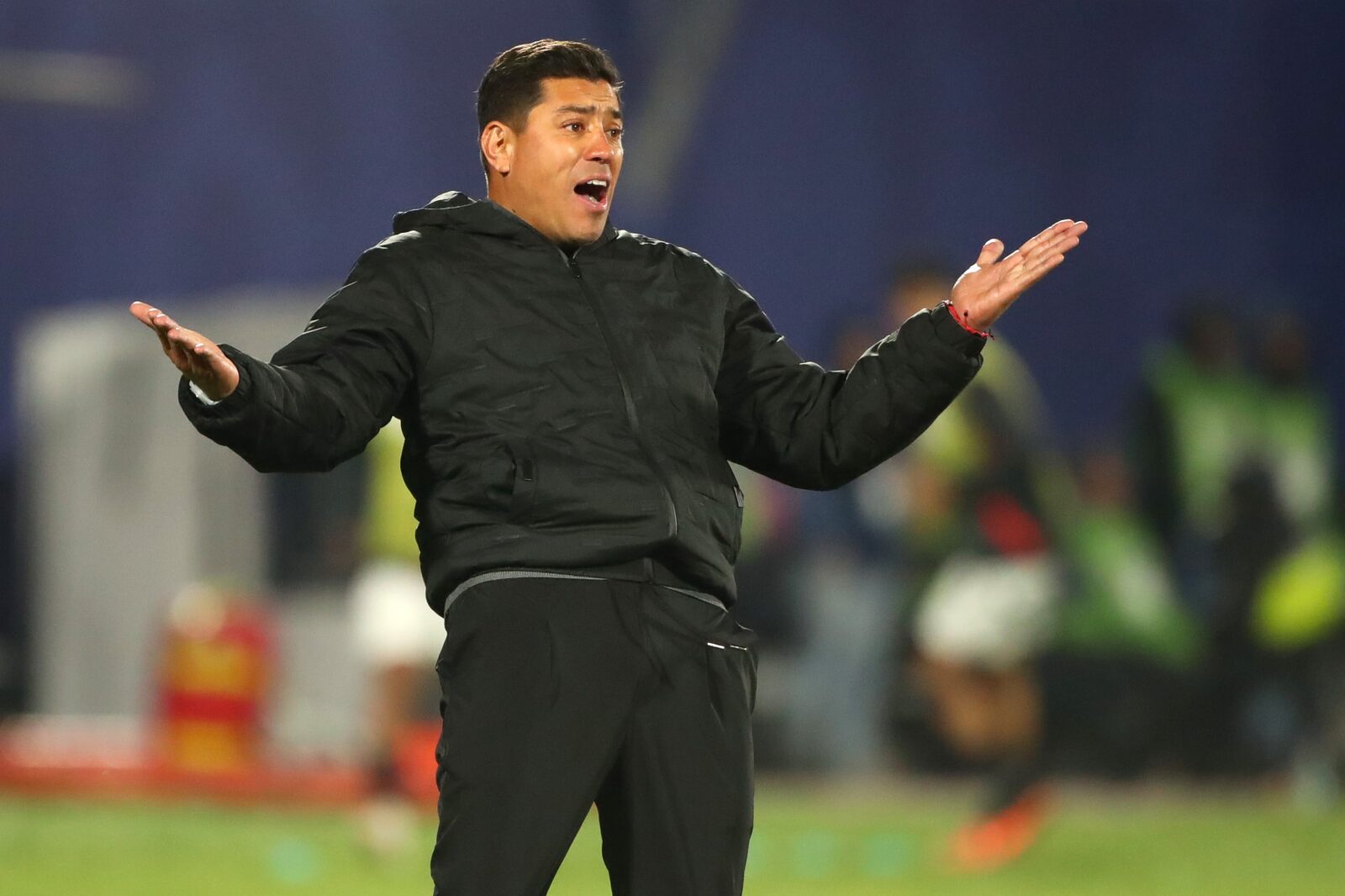 Córdova cumple 15 meses al mando y el interinato ya es récord en la Roja