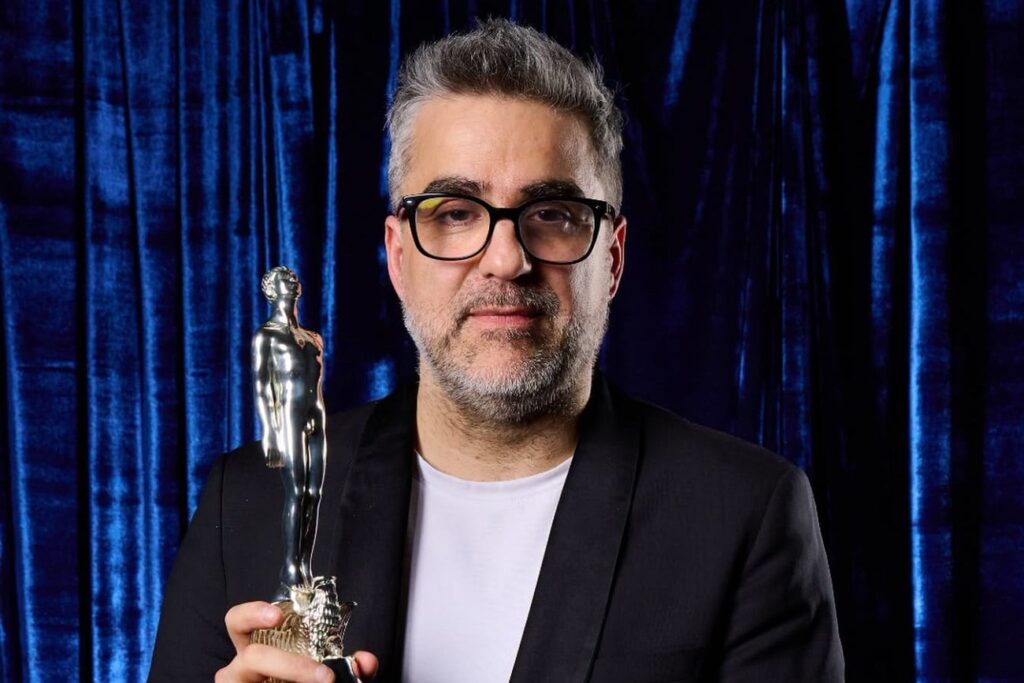 Chileno Sebastián Sepúlveda gana Ariel a Mejor edición por O último azul