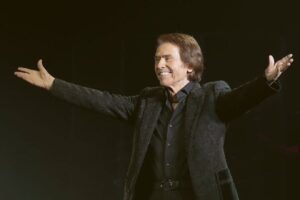 Raphael aterriza en Chile en octubre con dos shows y el estreno de su serie