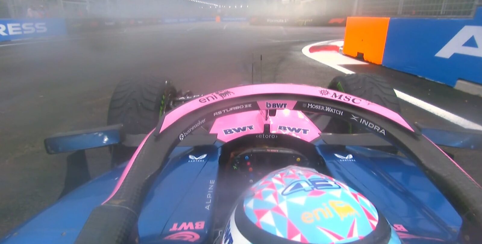 Colapinto sufre un apagón total en Singapur: Alpine lo deja a pie en plena pista