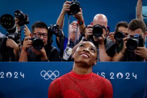 Simone Biles revela su dermatitis seborreica y eccema en pleno París 2024
