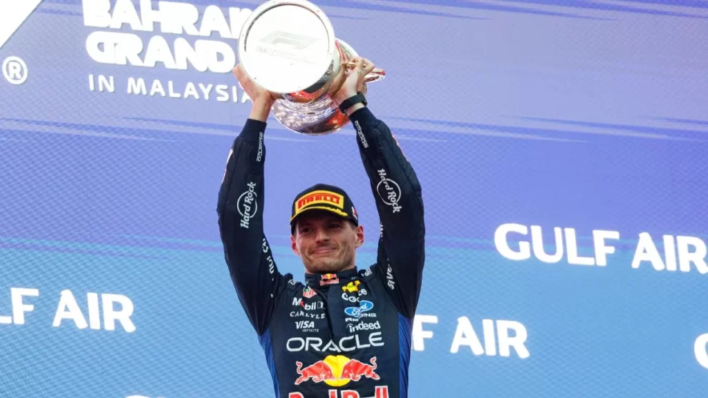 Caos en Sepang, Verstappen gana y Alonso firma una épica remontada