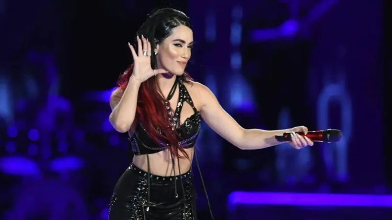 Lali corona su gira con un tercer River y un beso viral con Tini