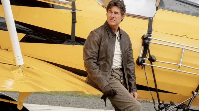 Tom Cruise recibe camiseta de Gimnasia de La Plata en México