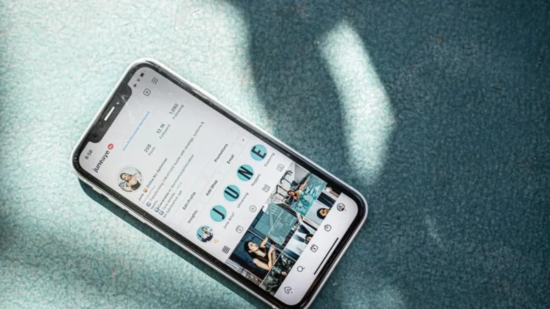Orbiting: por qué mirar el perfil de tu ex no te responde nada