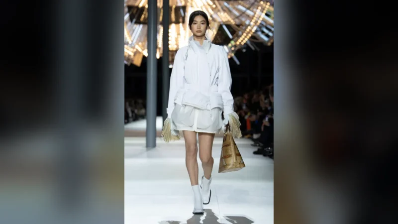 Louis Vuitton cierra la Semana de la Moda de París con una ciudad futurista