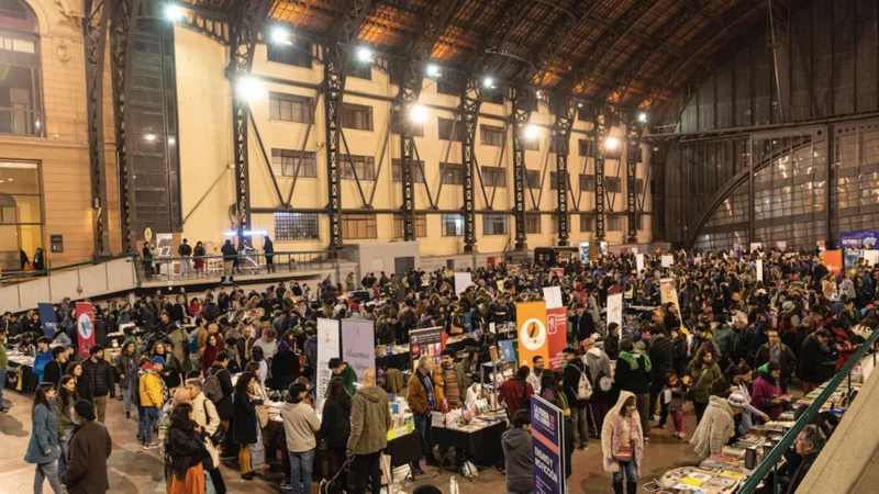 Primavera del Libro cumple 15 años y se toma la Estación Mapocho con novedades editoriales