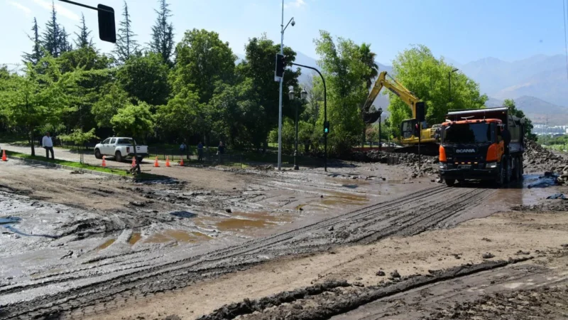 Suspenden duelo entre Universidad Católica y Audax por aluvión en Las Condes