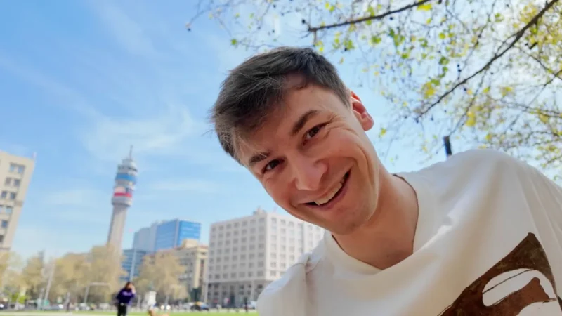 Andrei Sokolov y su Enciclopedia de Santiago, un amor a primera vista con la capital