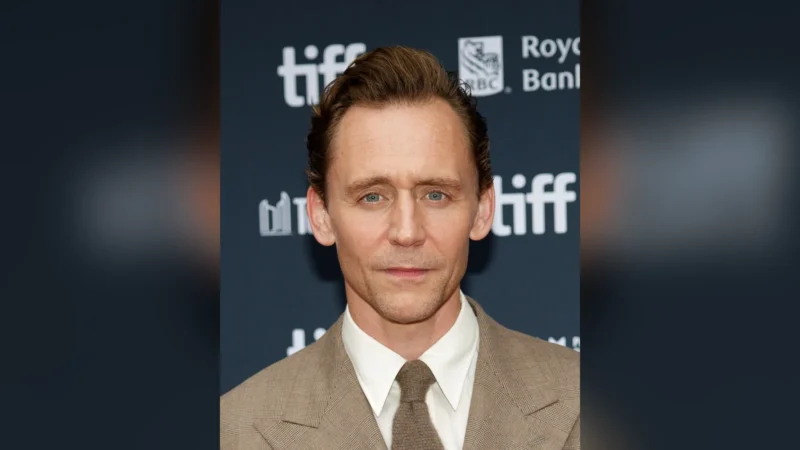 Tom Hiddleston encarna a Edmund Hillary en ‘Tenzing: Conquistando el Everest’
