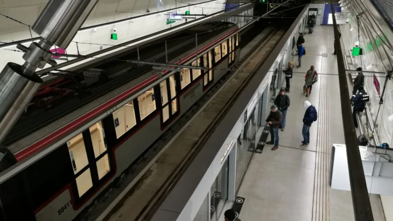 Metro de Santiago afina logística para los tres conciertos del grupo surcoreano