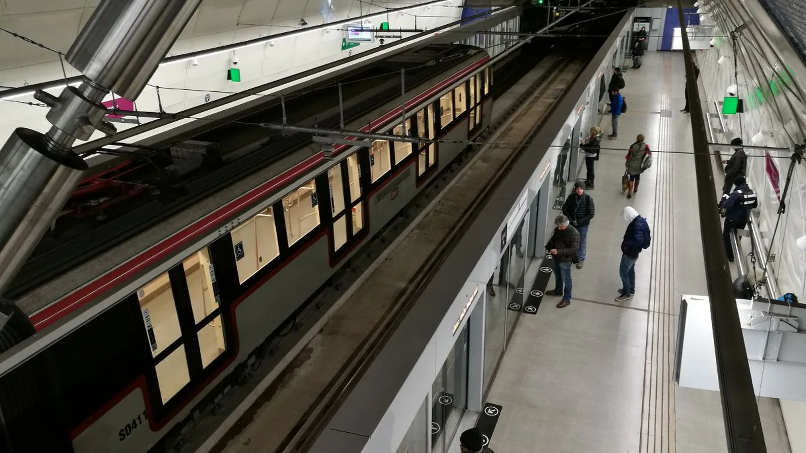 Metro de Santiago afina logística para los tres conciertos del grupo surcoreano
