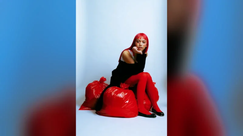 AKRIILA estrena su segundo disco y anuncia gira que cierra en Santiago