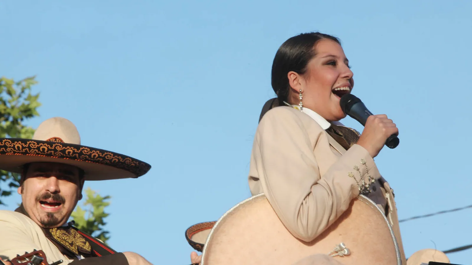 María José Quintanilla llena recintos pero Viña 2027 la tendría fuera: el clasismo y la ranchera chilena en el debate