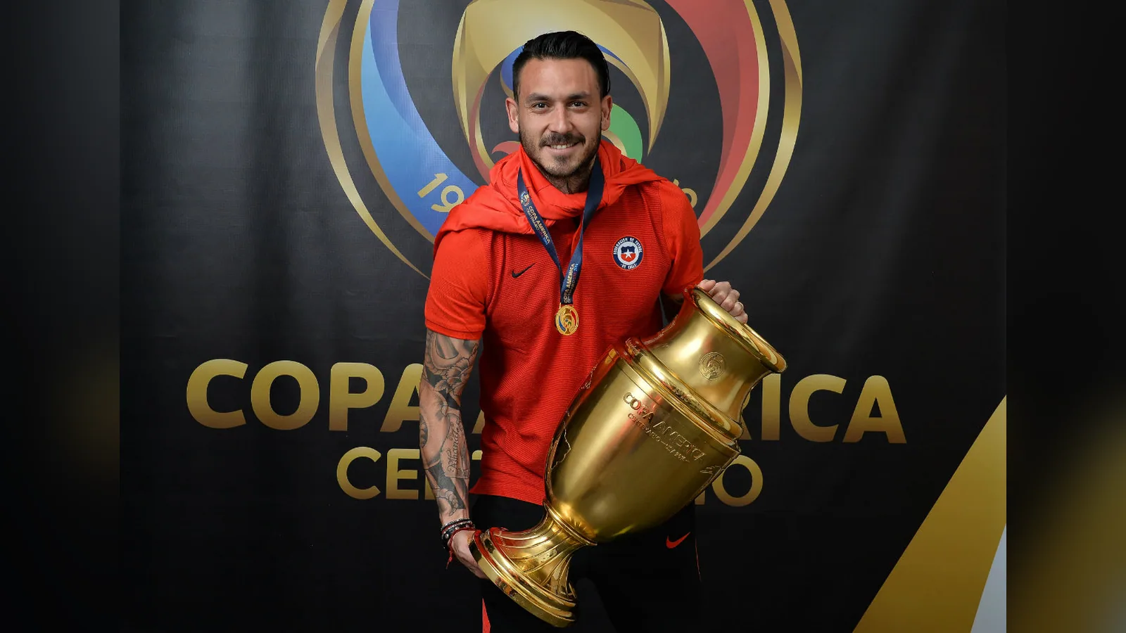 Pinilla desmiente carrete millonario tras crisis de pánico que lo llevó a la clínica