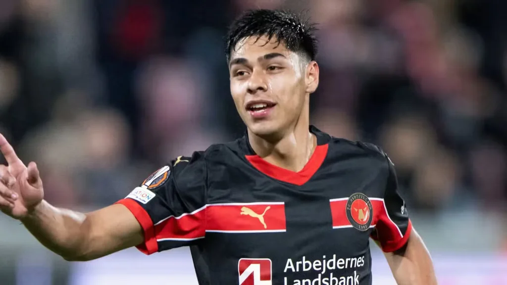 Chileno Osorio suplente en la derrota del Palace ante el Lyon