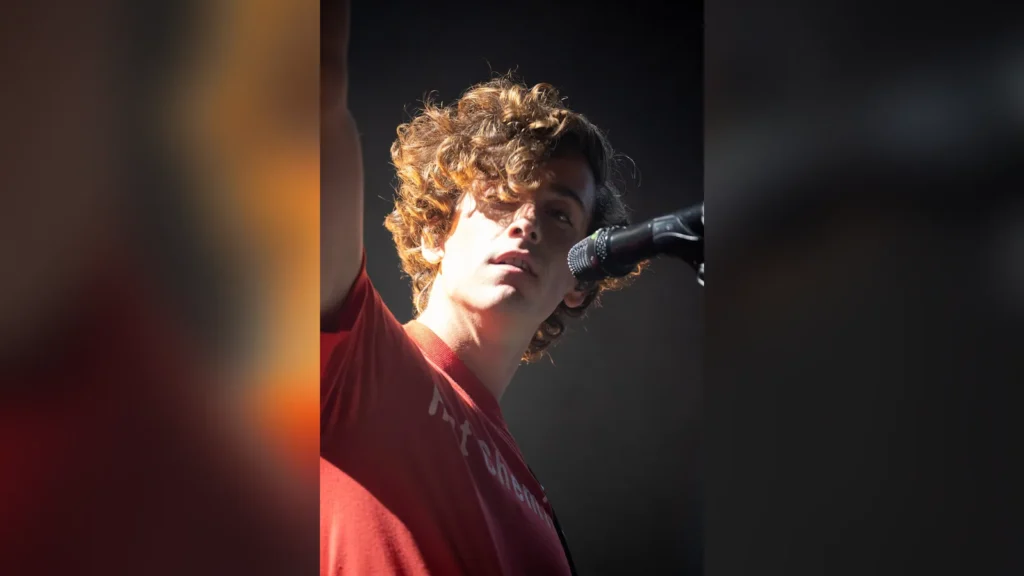 Guitarricadelafuente debuta en el cine con Los Javis en la cinta ‘La bola negra’