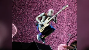 Flea cumple 64: el bajista que redefinió el rock desde el funk y el punk