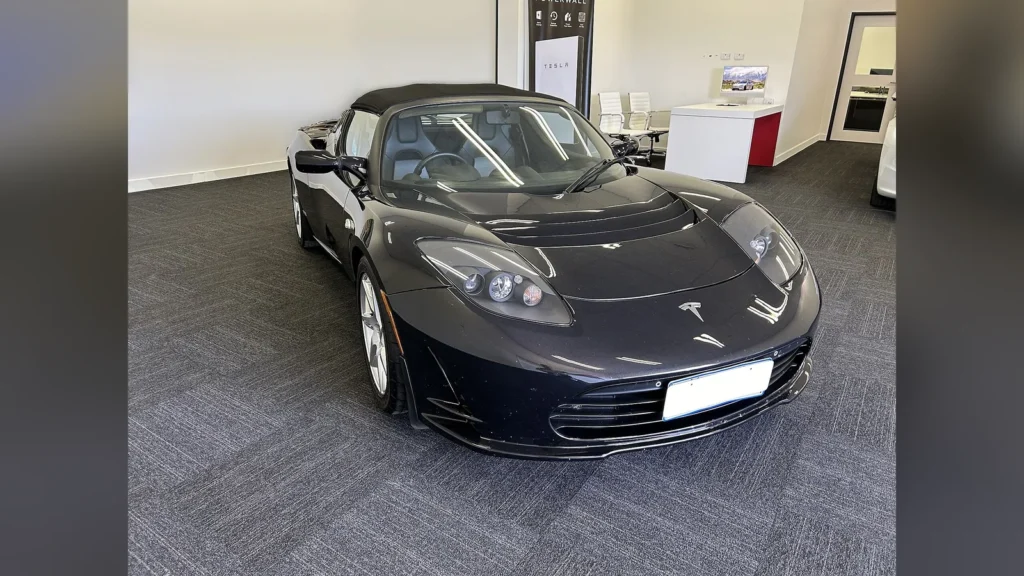 Tesla revive el Roadster con cohetes de SpaceX: volará en 2028
