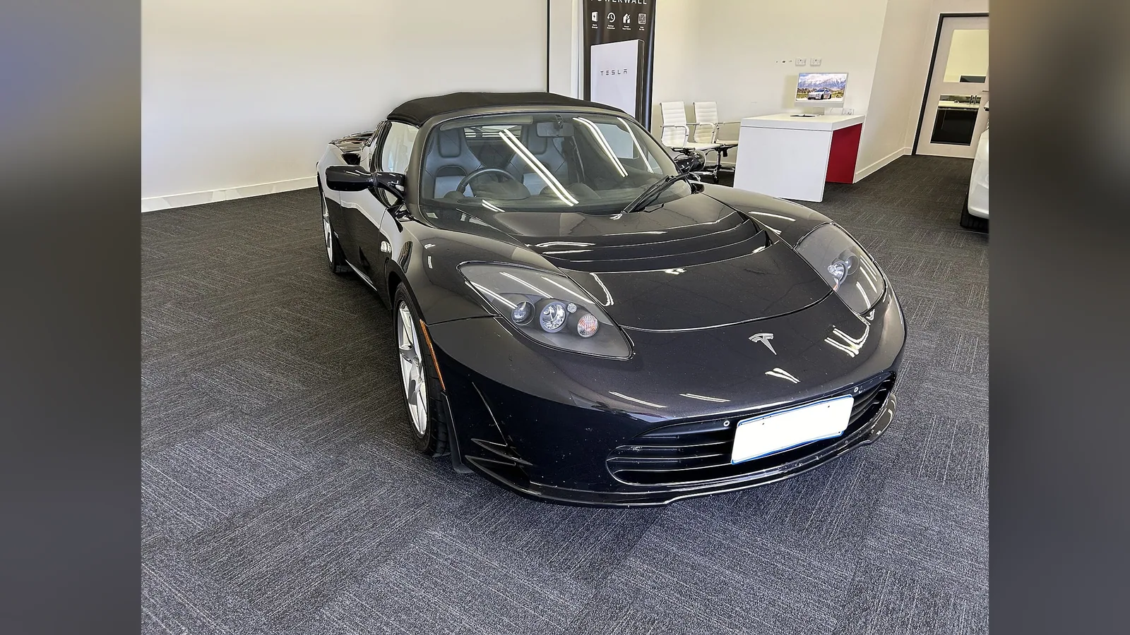 Tesla revive el Roadster con cohetes de SpaceX: volará en 2028