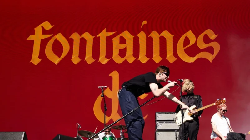 Fontaines D.C. lanza Dopamine Chamber, su disco más oscuro y cinematográfico