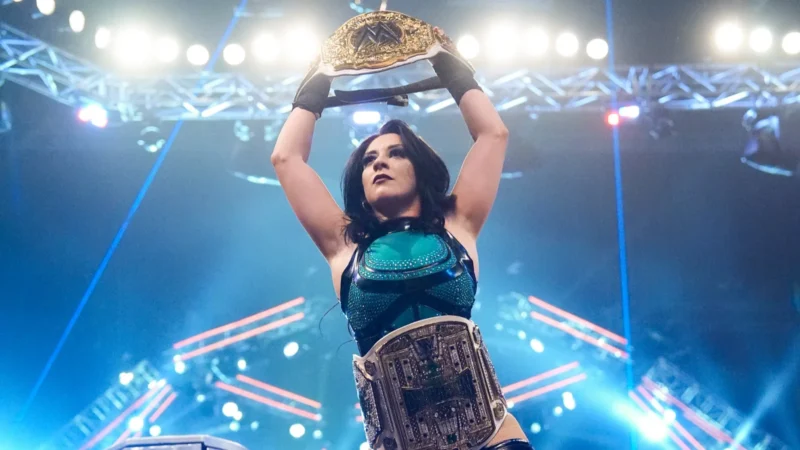 Stephanie Vaquer vuelve a Raw como campeona y Penta busca destronar a Roman Reigns