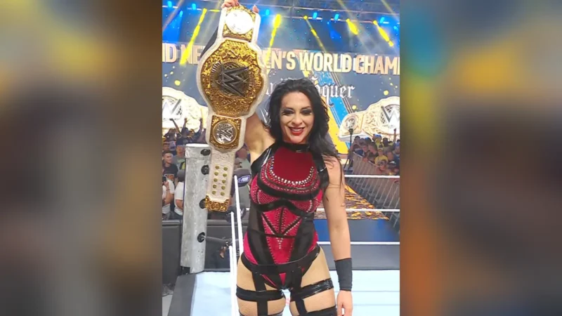 Stephanie Vaquer celebró el 18 con una paya y el recuerdo de su título mundial